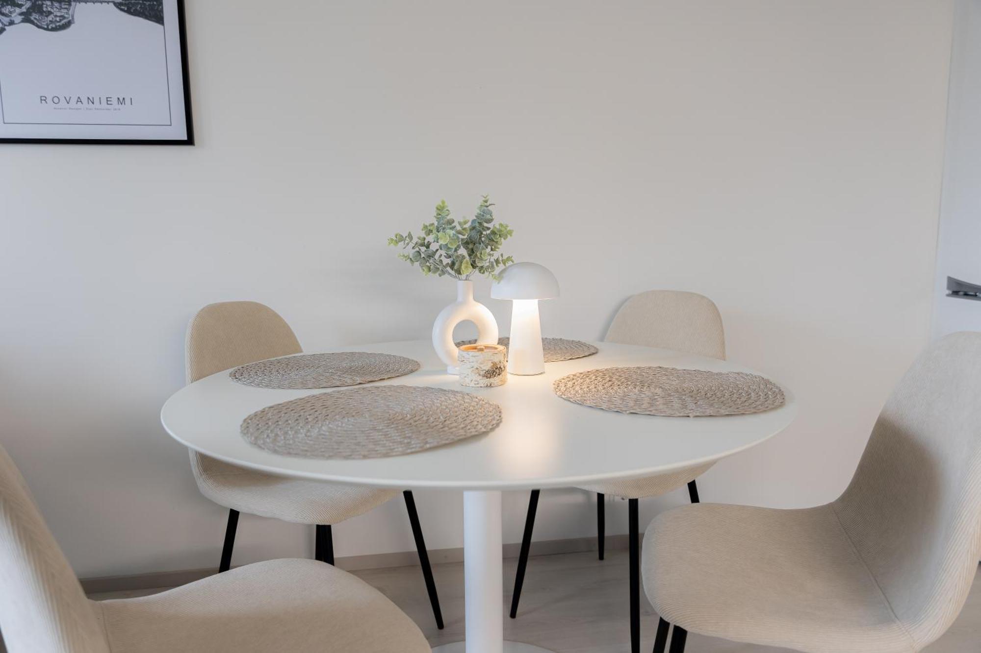 Arctic City Suites By Booklapland โรวานิเอมิ ภายนอก รูปภาพ